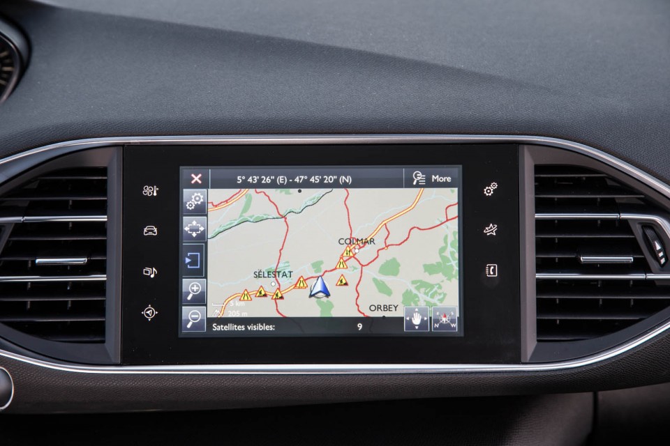 Photo écran tactile couleur GPS (SMEG+) Peugeot 308 II