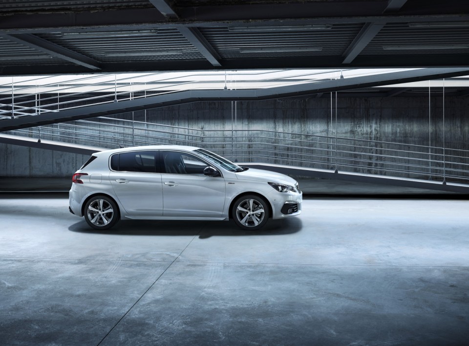 Photo officielle Peugeot 308 GT Line restylée (2017)