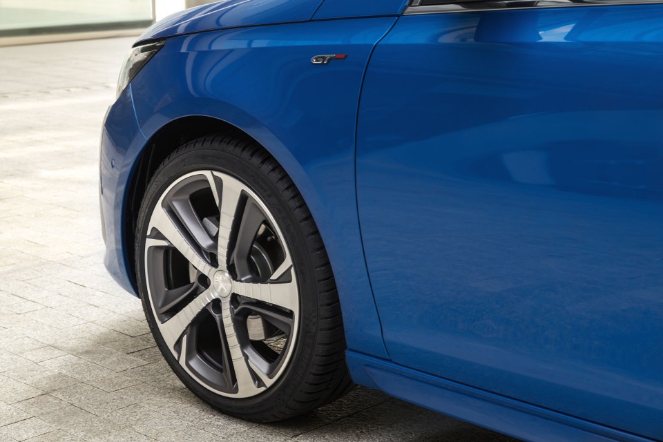 Photo jante alliage Diamant 18 Peugeot 308 GT II Bleu Vertigo re