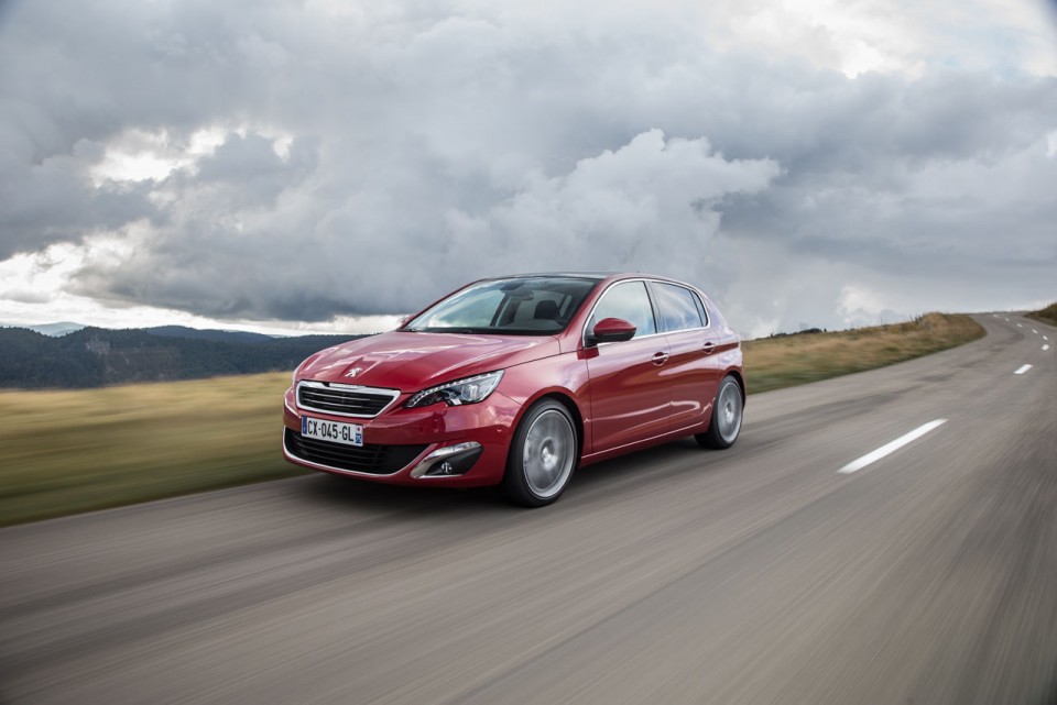 Photo essai Peugeot 308 II Féline Rouge Rubi - 1-008