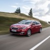 Photo 3/4 avant dynamique Peugeot 308 II Féline Rouge Rubi - 1-009