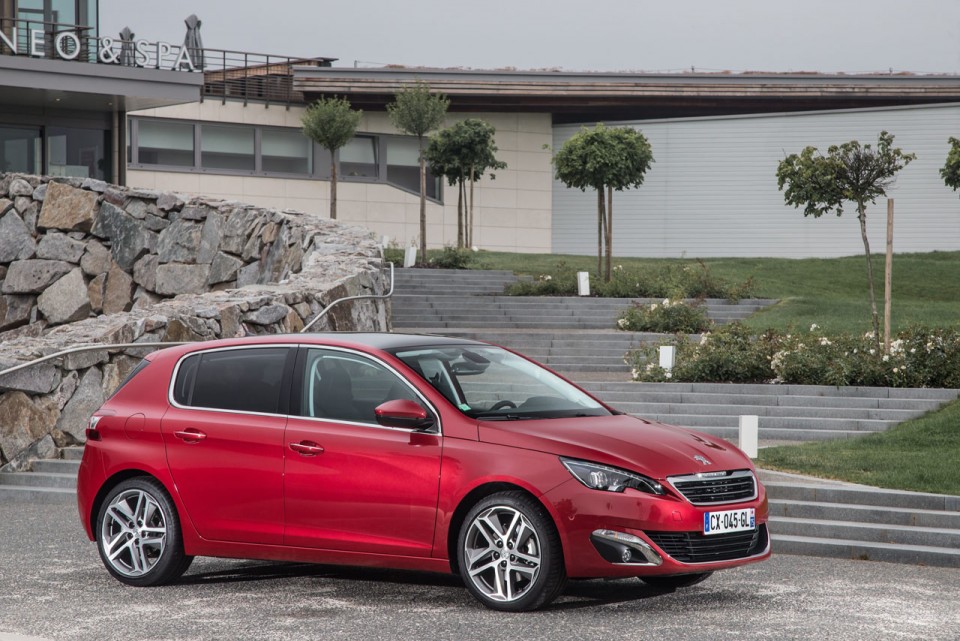 Photo essai Peugeot 308 II Féline Rouge Rubi - 1-013