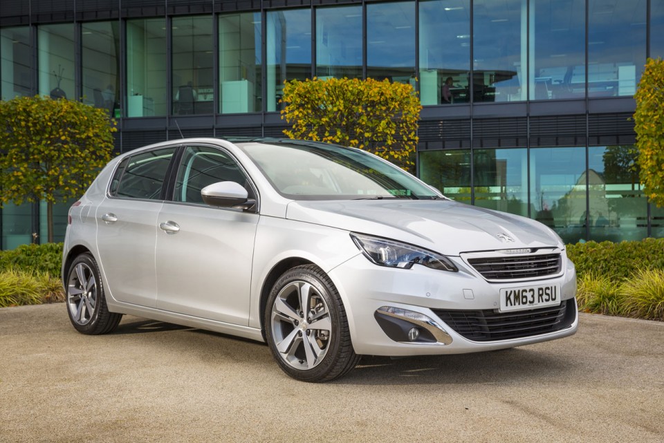 Photo officielle Peugeot 308 II Allure Gris Aluminium (UK) - 2-001