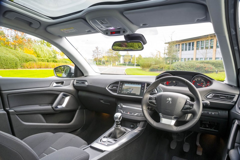 Photo intérieur Peugeot 308 II Allure Gris Aluminium (UK)