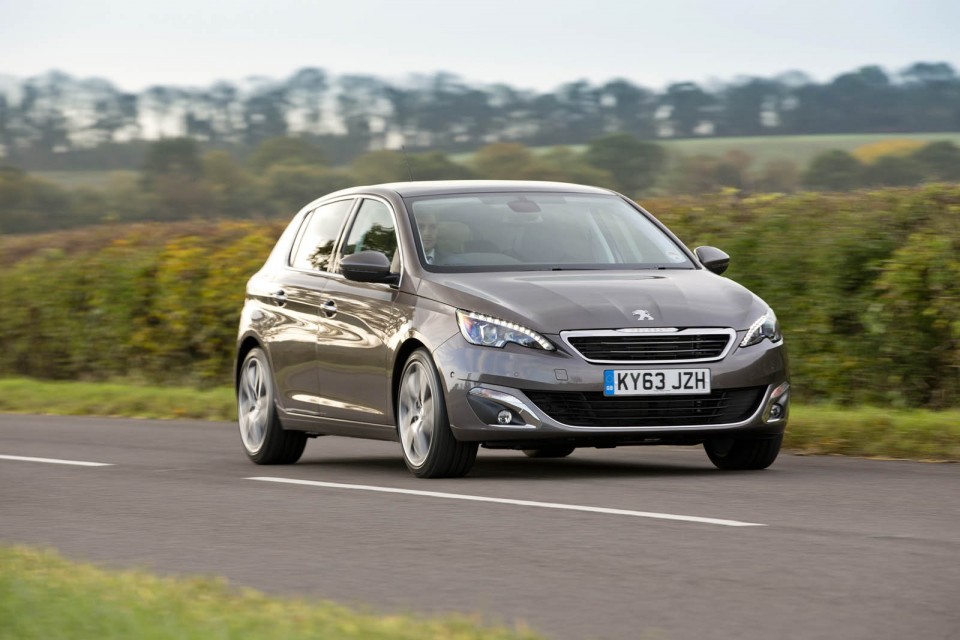Photo officielle Peugeot 308 II Féline Gris Moka (UK)