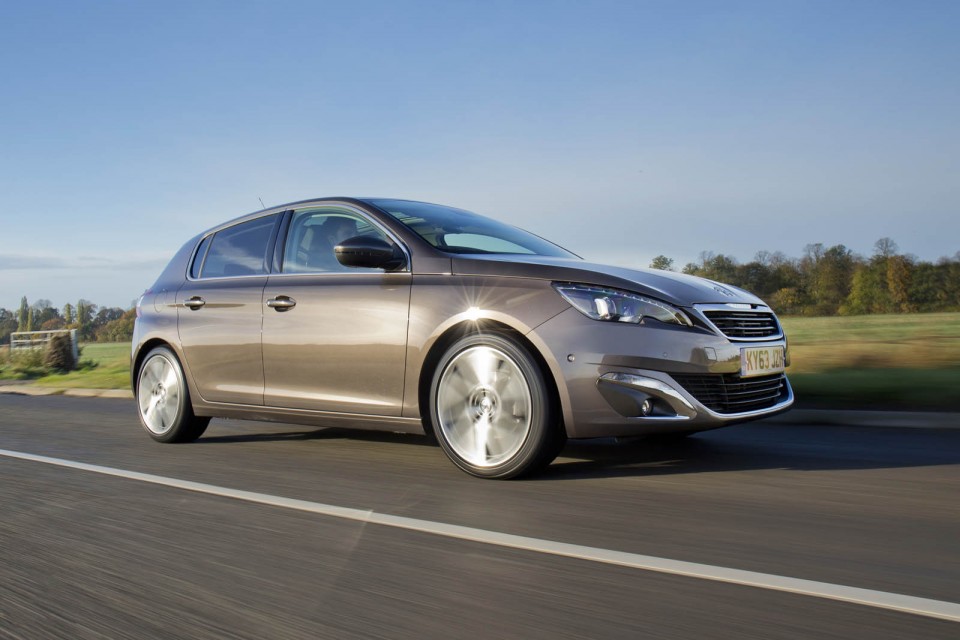 Photo officielle Peugeot 308 II Féline Gris Moka (UK)