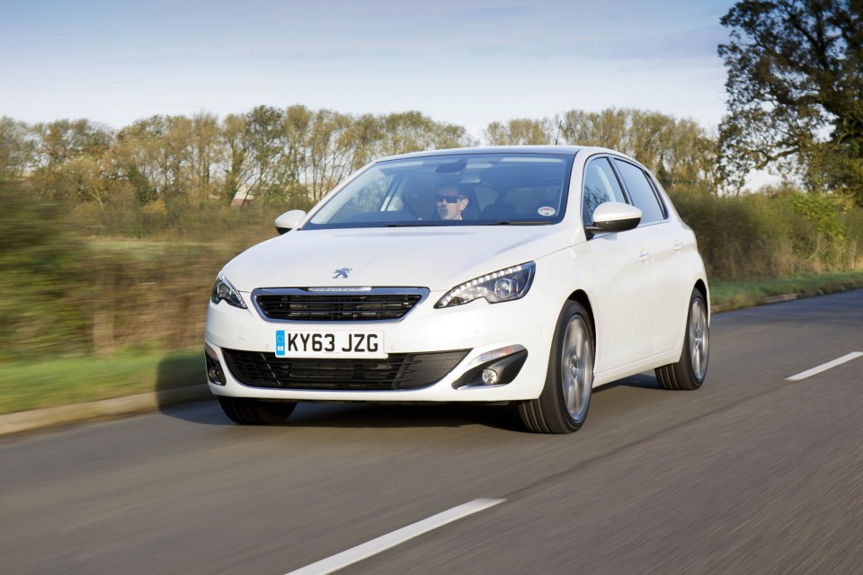 Photo officielle Peugeot 308 II Féline Blanc Nacré (UK)