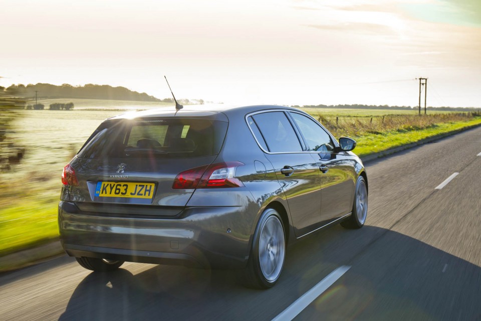 Photo officielle Peugeot 308 II Féline Gris Moka (UK)