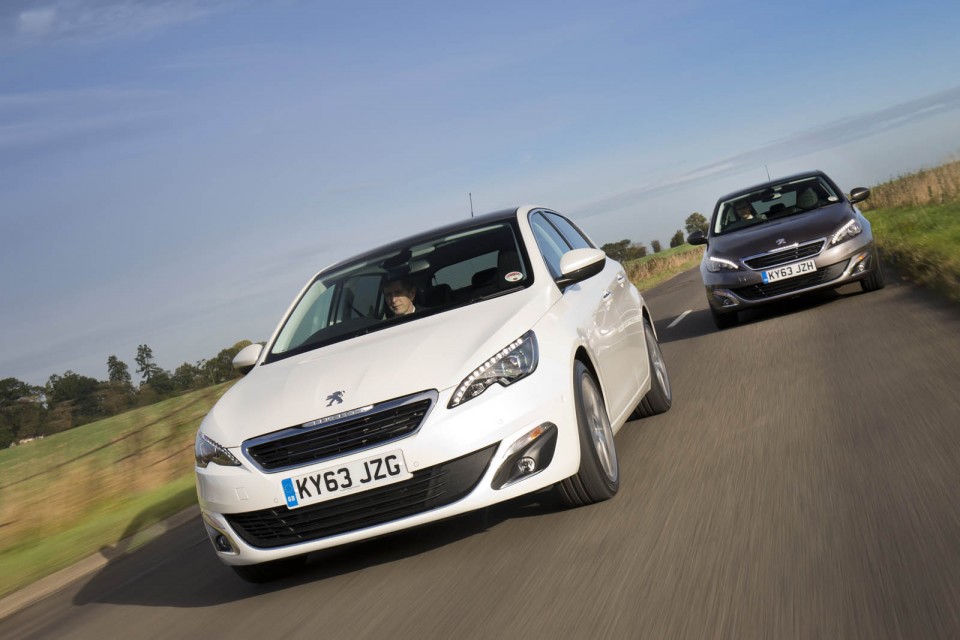 Photo officielle Peugeot 308 II Féline Blanc Nacré (UK)