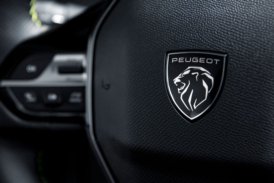 Photo nouveau logo volant Peugeot 308 III HYbrid (2021)