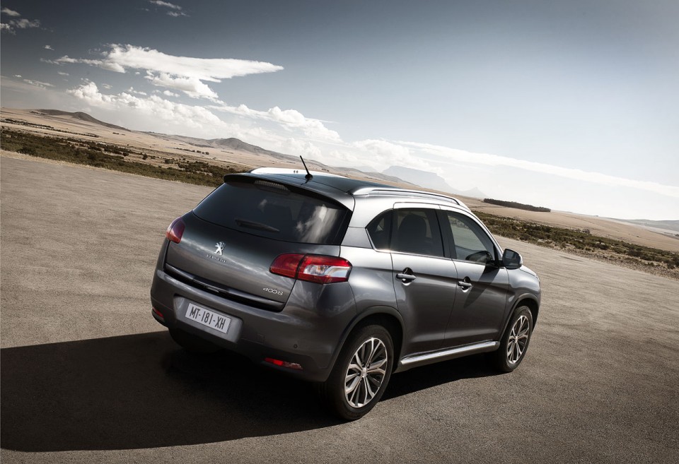 Photo 3/4 arrière Peugeot 4008 I Gris Titanium - 2-008