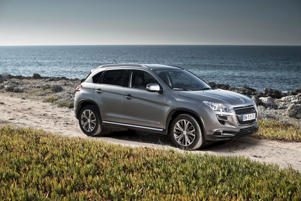 Photo officielle Peugeot 4008 I Gris Titanium - 2-045