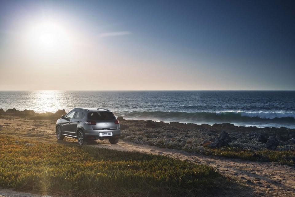 Photo officielle Peugeot 4008 I Gris Titanium - 2-048