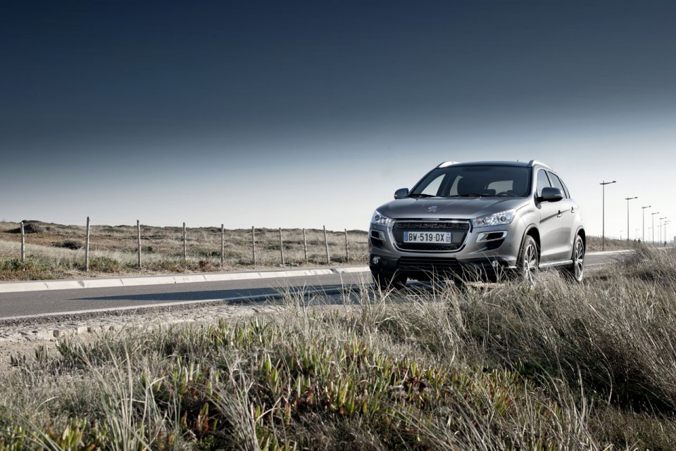 Photo officielle Peugeot 4008 I Gris Titanium - 2-049