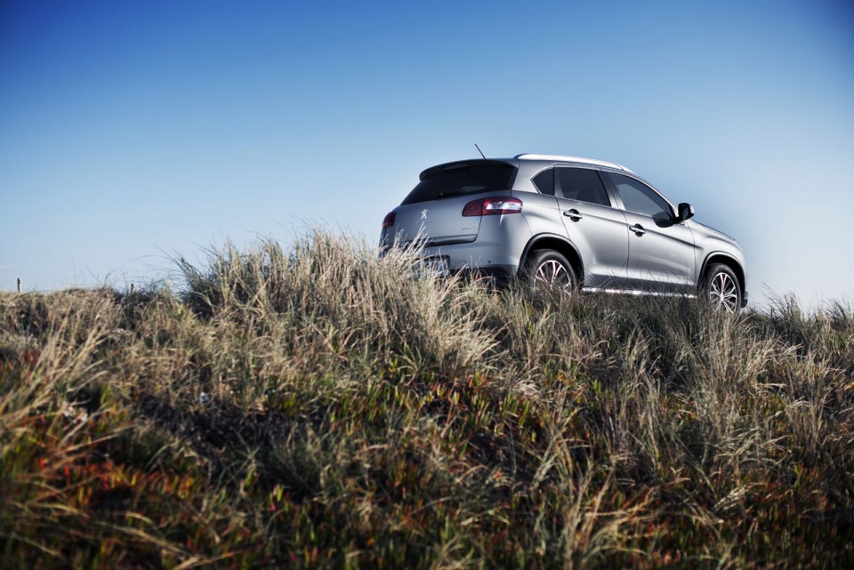 Photo officielle Peugeot 4008 I Gris Titanium - 2-051