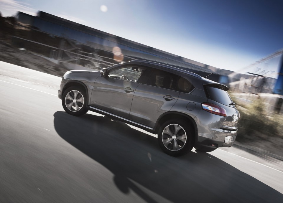 Photo officielle Peugeot 4008 I Gris Titanium - 2-057