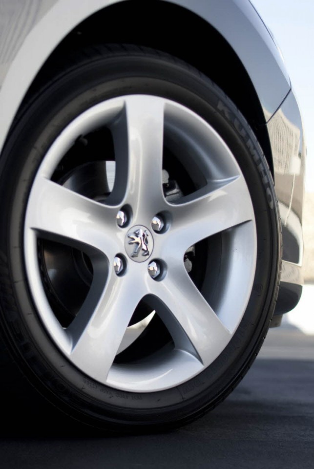 Photo jante aluminium Rinjani 17'' Peugeot 408 I phase 1 (2010)