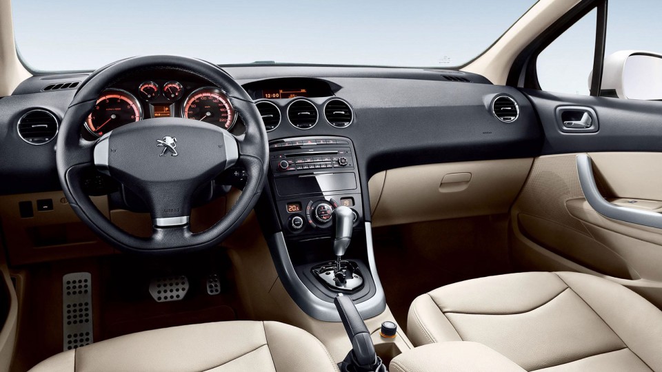 Photo intérieur cuir Peugeot 408 I phase 2 (2013)