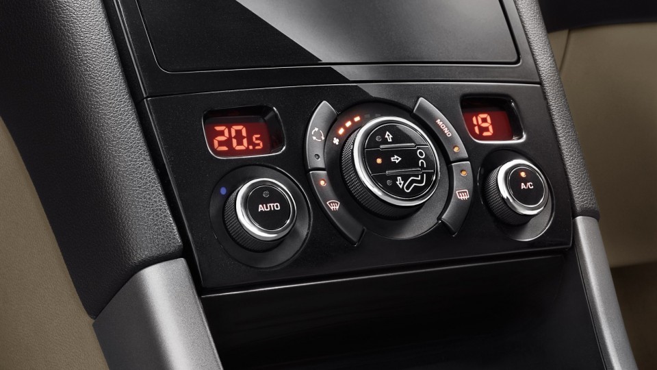 Photo climatisation auto bi-zone Peugeot 408 I phase 2 (2013)