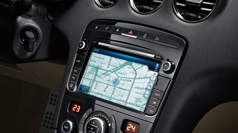 Photo écran tactile GPS Peugeot 408 I phase 2 (2013)