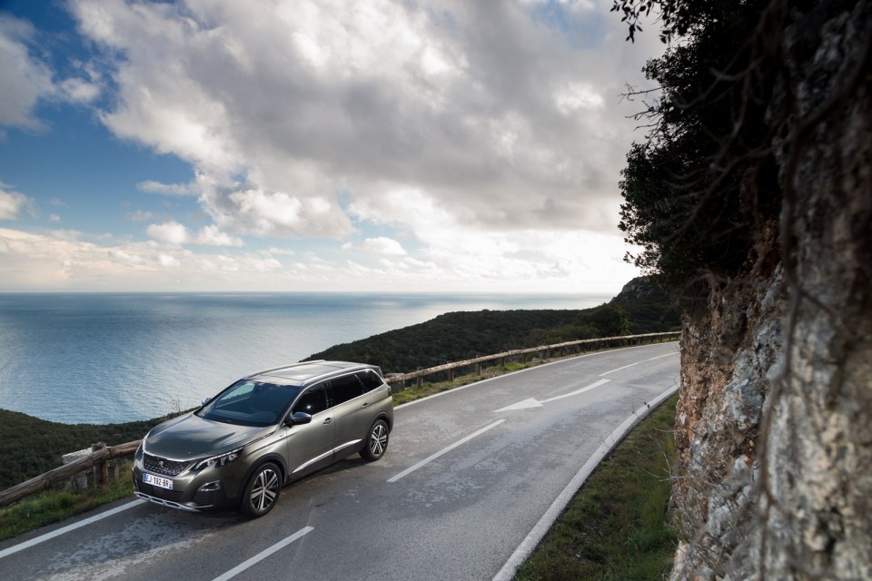 Photo Peugeot 5008 II GT Gris Amazonite - Essais presse 2017