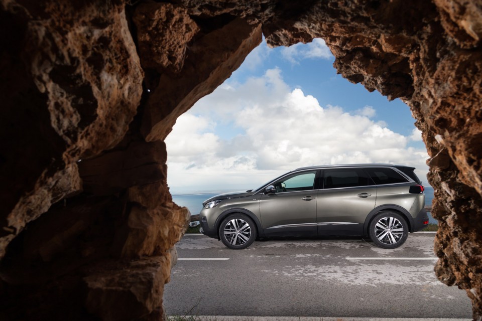 Photo profil Peugeot 5008 II GT Gris Amazonite - Essais presse 2