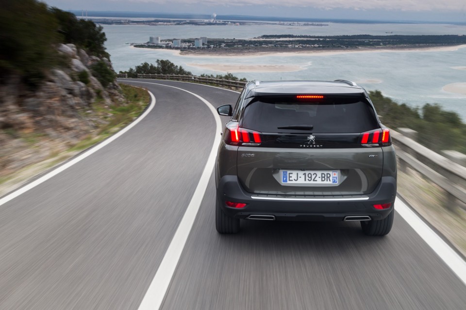Photo face arrière Peugeot 5008 II GT Gris Amazonite - Essais p