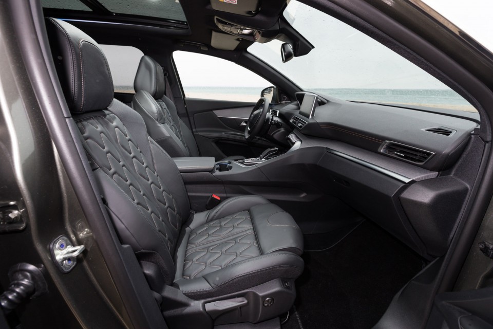 Photo sièges avant cuir Peugeot 5008 II GT - Essais presse 2017