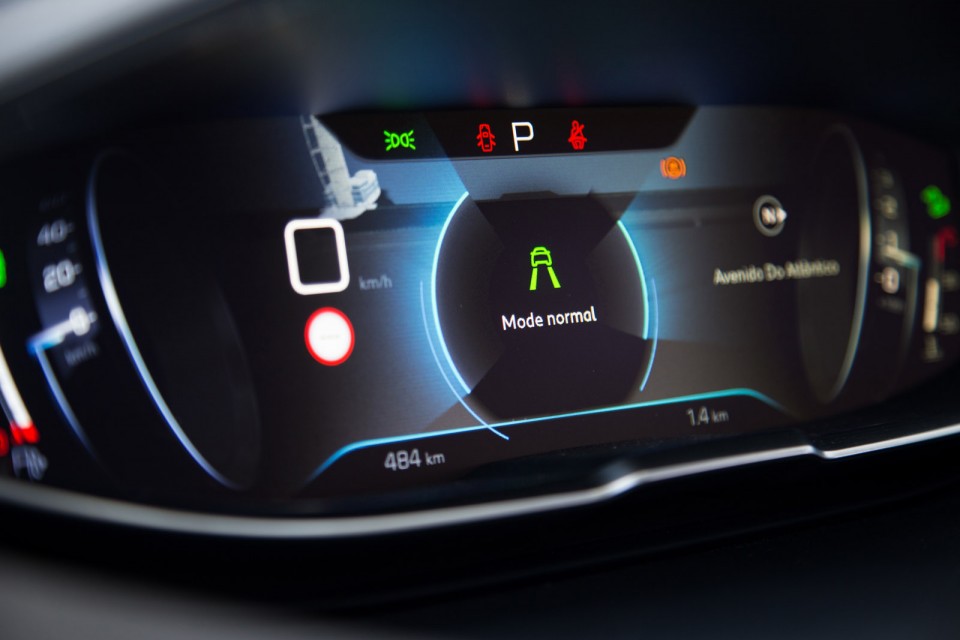 Photo affichage Grip Control combiné Peugeot 5008 II GT - Essai