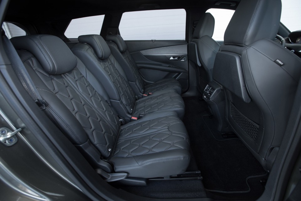 Photo banquette arrière cuir Peugeot 5008 II GT - Essais presse