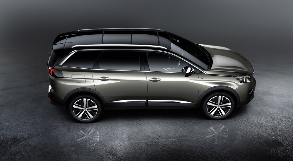 Photo officielle profil Peugeot 5008 GT (2017)