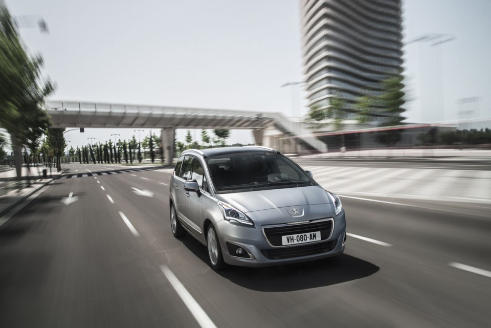 Photo route Peugeot 5008 I phase 2 (2013) - 1-003