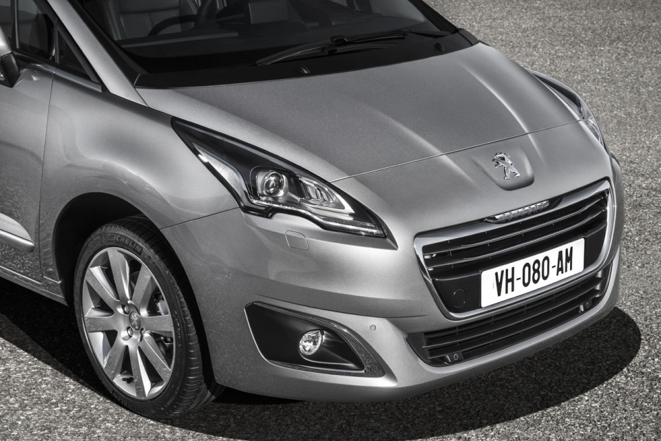 Photo nouvelle face avant Peugeot 5008 I phase 2 (2013) - 1-008