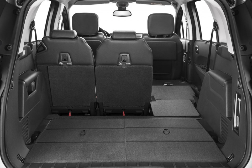 Photo coffre et sièges modulables Peugeot 5008 I phase 2 (2013) - 1-016