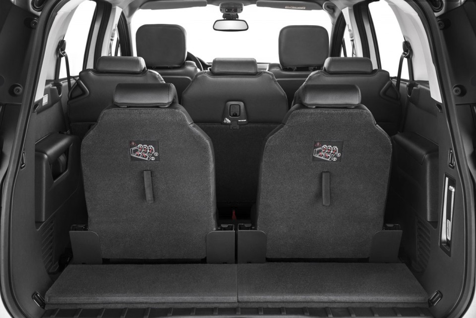 Photo coffre et sièges modulables Peugeot 5008 I phase 2 (2013) - 1-018