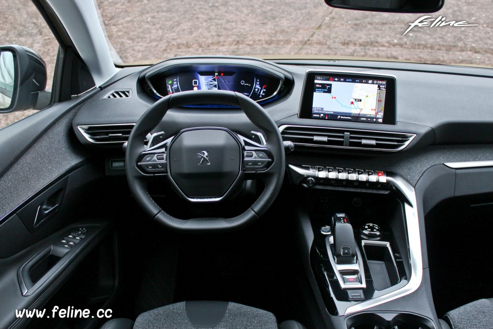 Photo volant cuir nouvelle Peugeot 5008 II (2017)