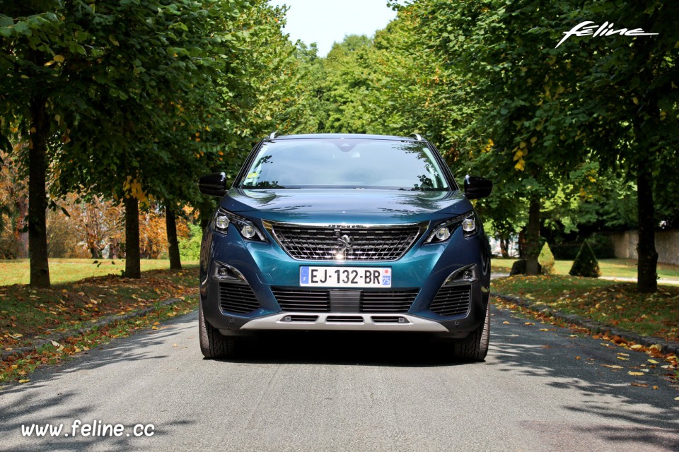 Photo statique route nouveau Peugeot 5008 II Allure BlueHDi 120