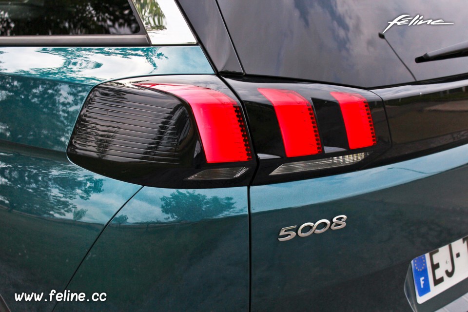 Photo feu arrière LED nouveau Peugeot 5008 II Allure BlueHDi 12