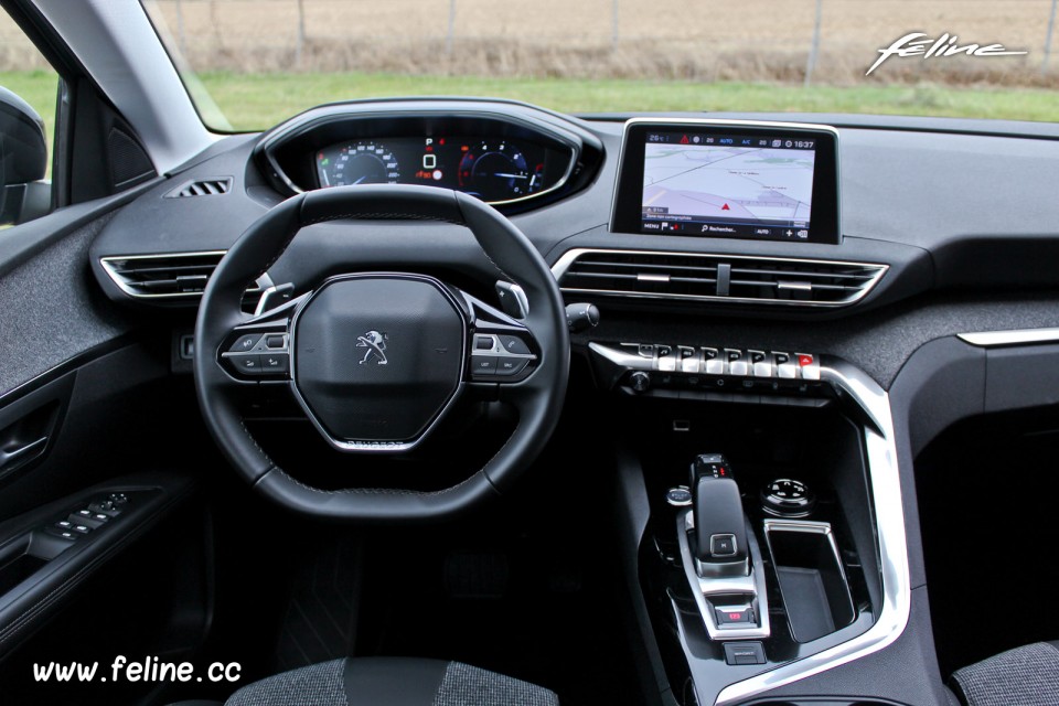 Photo poste de conduite i-Cockpit nouveau Peugeot 5008 II Allure