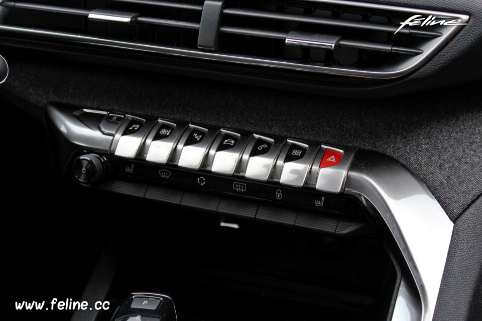 Photo commandes Toggle Switches nouveau Peugeot 5008 II Allure B