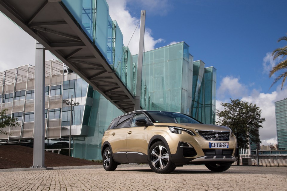 Photo officielle Peugeot 5008 II Allure Beige Pyrite - Essais pr