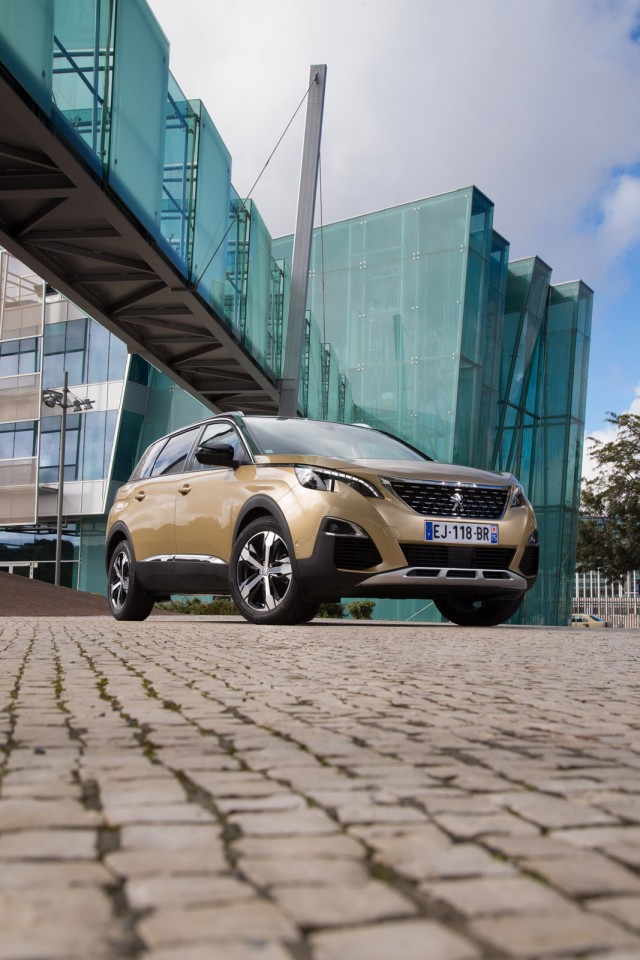 Photo 3/4 avant Peugeot 5008 II Allure Beige Pyrite - Essais pre