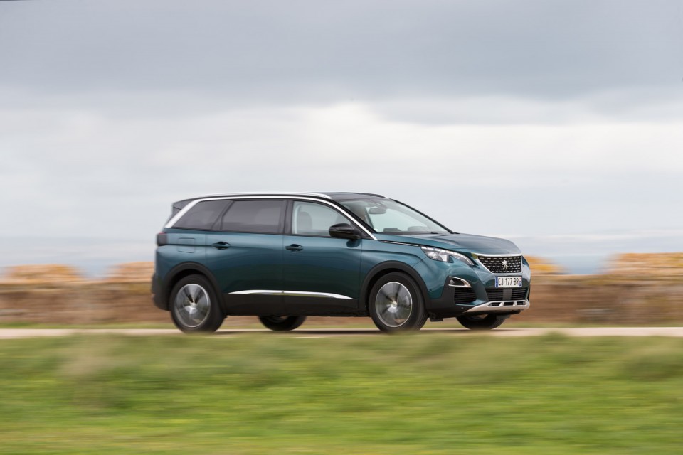 Photo 3/4 avant Peugeot 5008 II Allure Emerald Crystal - Essais