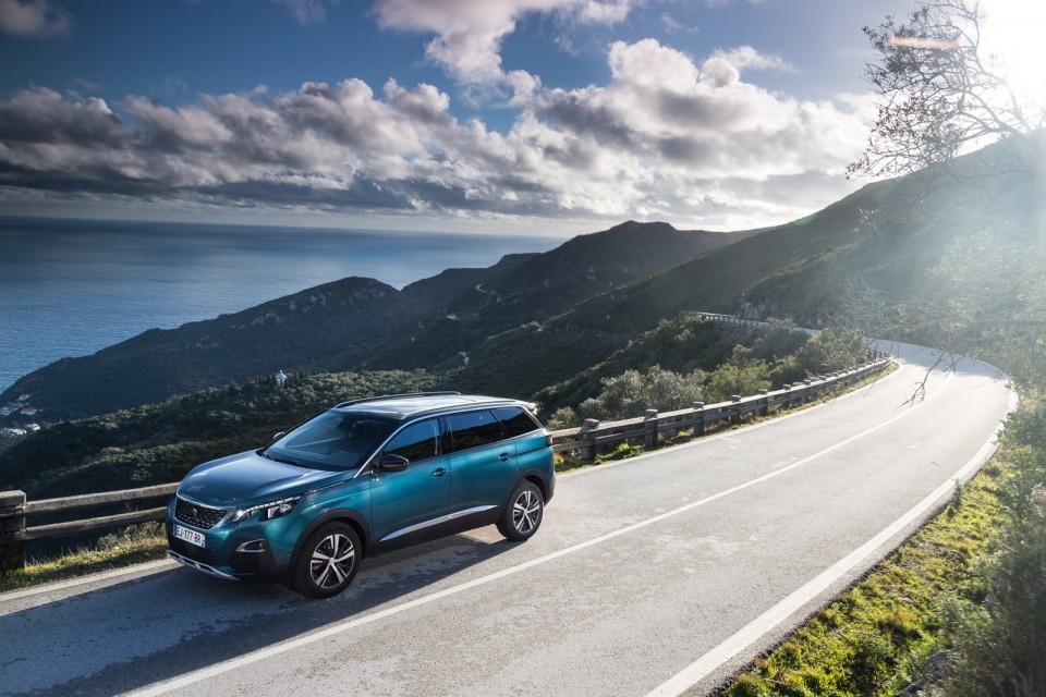 Photo Peugeot 5008 II Allure Emerald Crystal - Essais presse 201