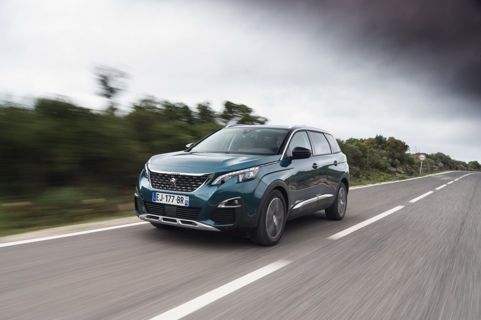 Photo 3/4 avant Peugeot 5008 II Allure Emerald Crystal - Essais