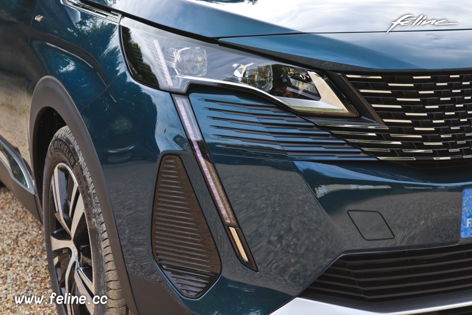 Photo phare avant Full LED Peugeot 5008 II restylée GT BlueHDi