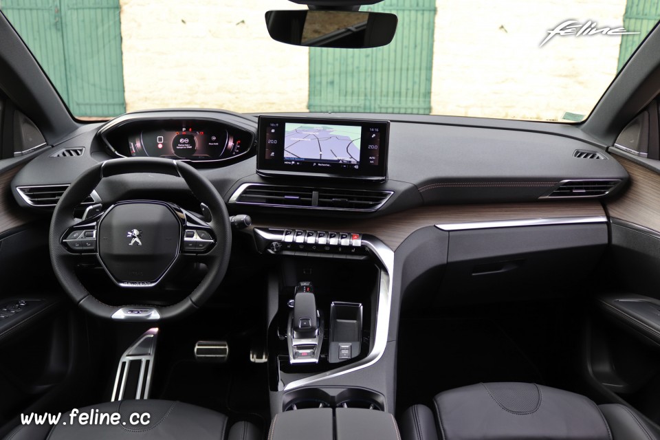 Photo tableau de bord Peugeot 5008 II restylée GT BlueHDi 180 (