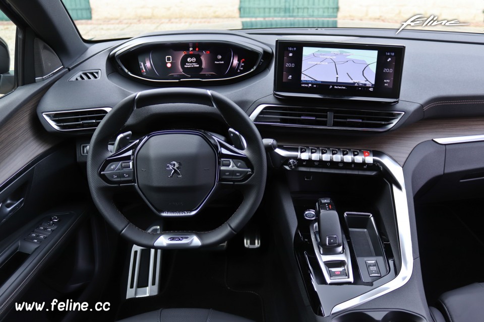 Photo poste de conduite i-Cockpit Peugeot 5008 II restylée GT B