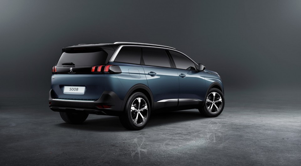 Photo officielle 3/4 arrière Peugeot 5008 II (2017)