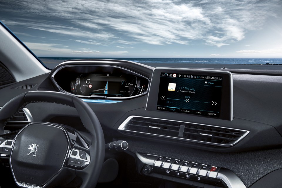 Photo écran tactile et combiné numérique Peugeot 5008 II (201